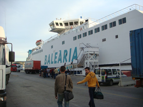 Balearia faehre nach ibiza foto